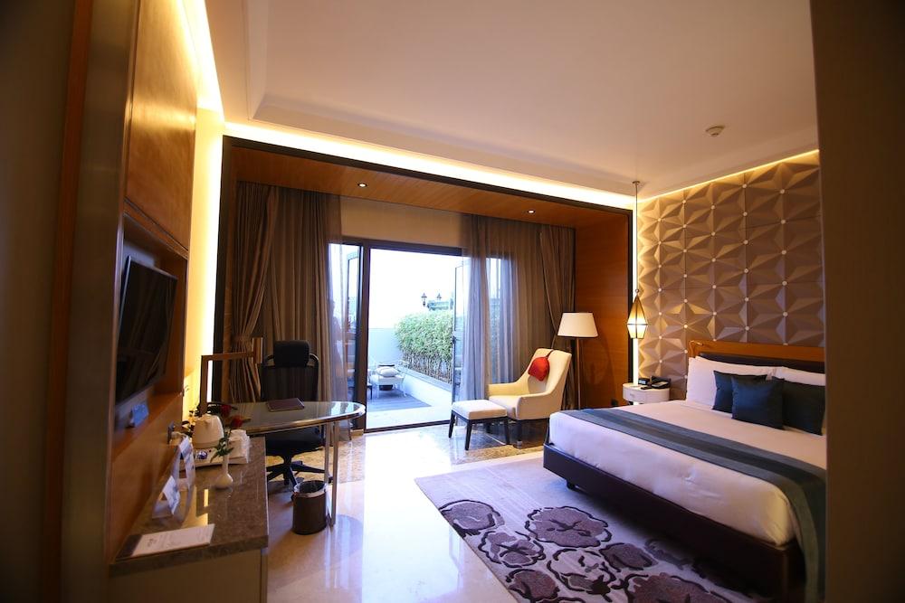 Radisson Blu Coimbatore Dış mekan fotoğraf A room at the hotel