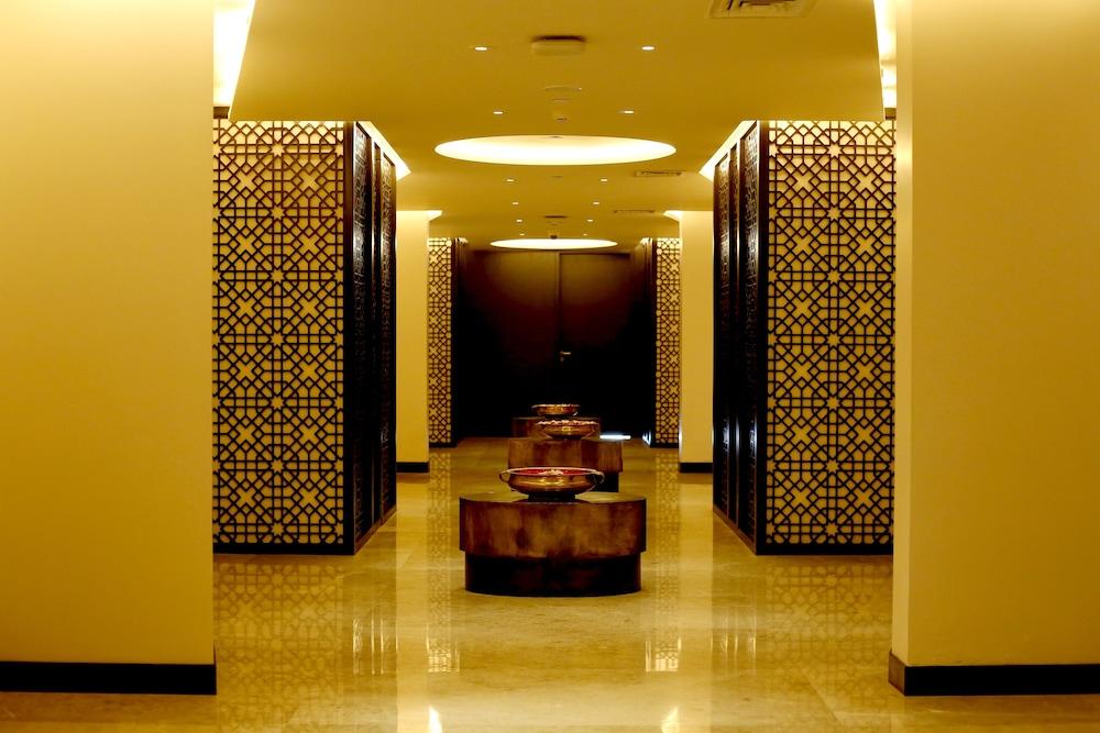 Radisson Blu Coimbatore Dış mekan fotoğraf Interior of the hotel