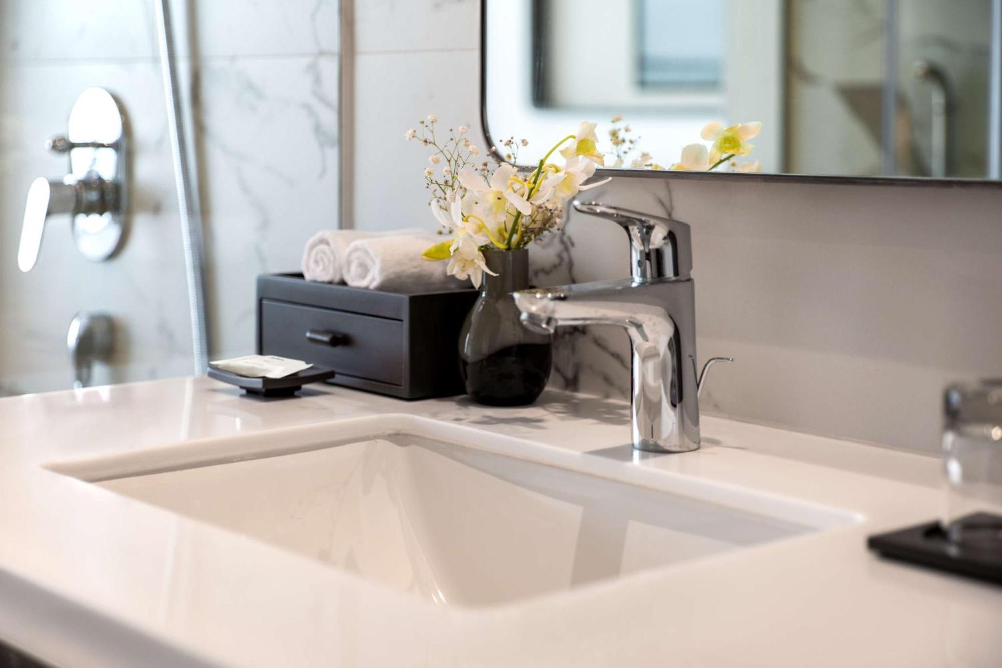 Radisson Blu Coimbatore Dış mekan fotoğraf Bathroom