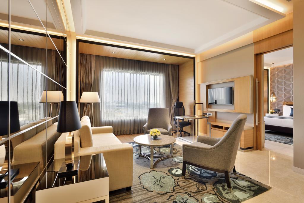 Radisson Blu Coimbatore Dış mekan fotoğraf Suite at the hotel