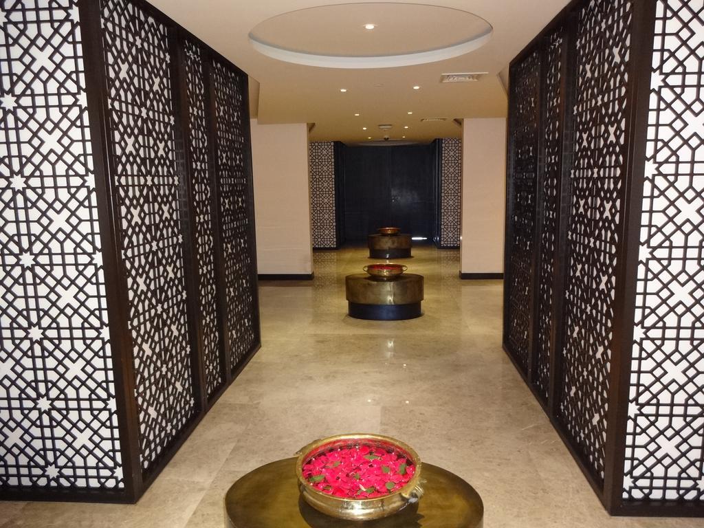 Radisson Blu Coimbatore Dış mekan fotoğraf Interior of the hotel
