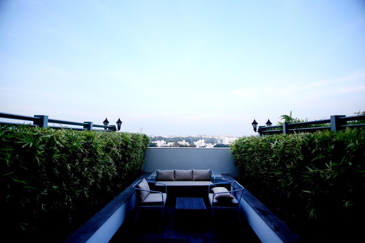 Radisson Blu Coimbatore Dış mekan fotoğraf The view from the rooftop of the hotel