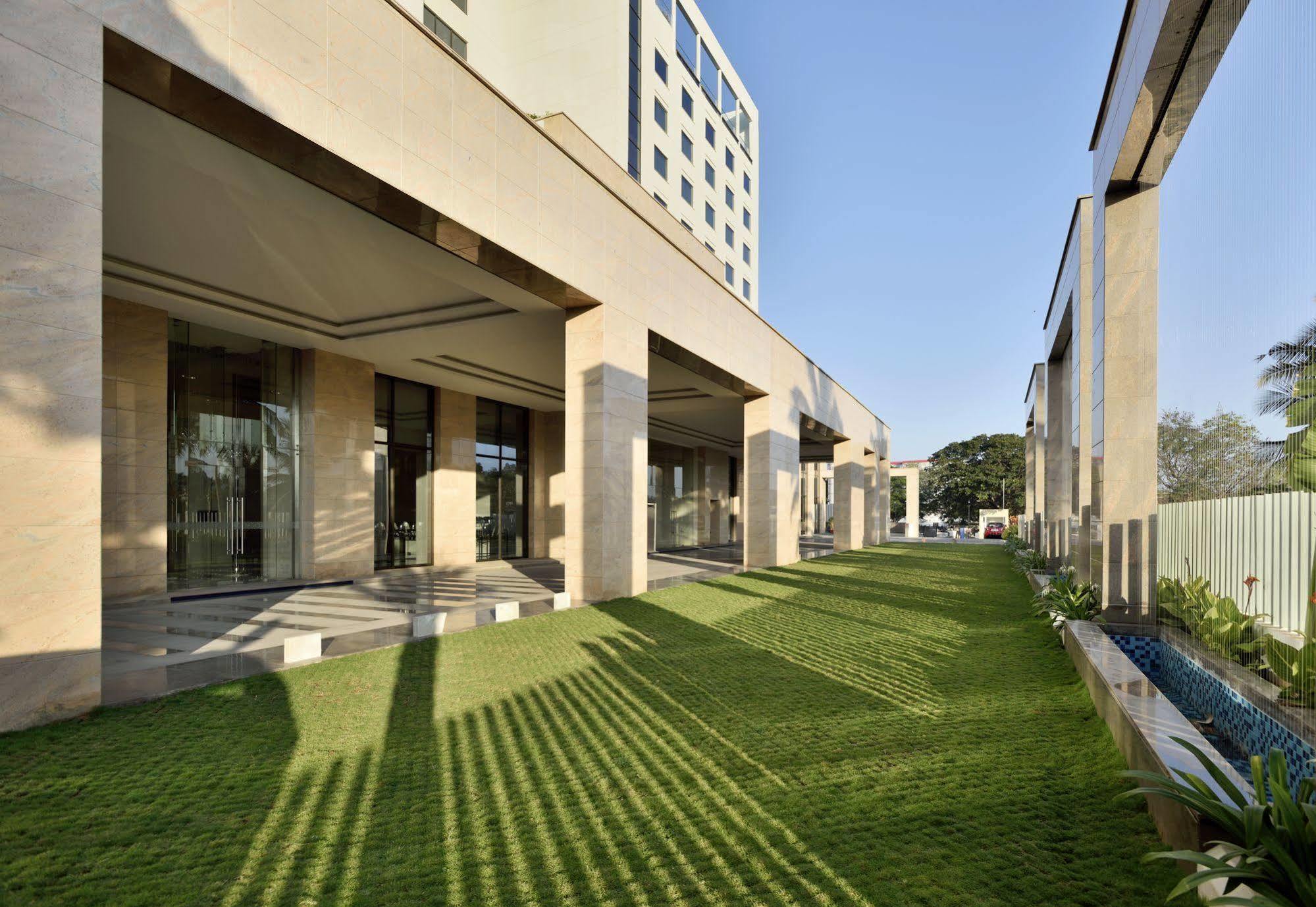 Radisson Blu Coimbatore Dış mekan fotoğraf The University of Nicosia