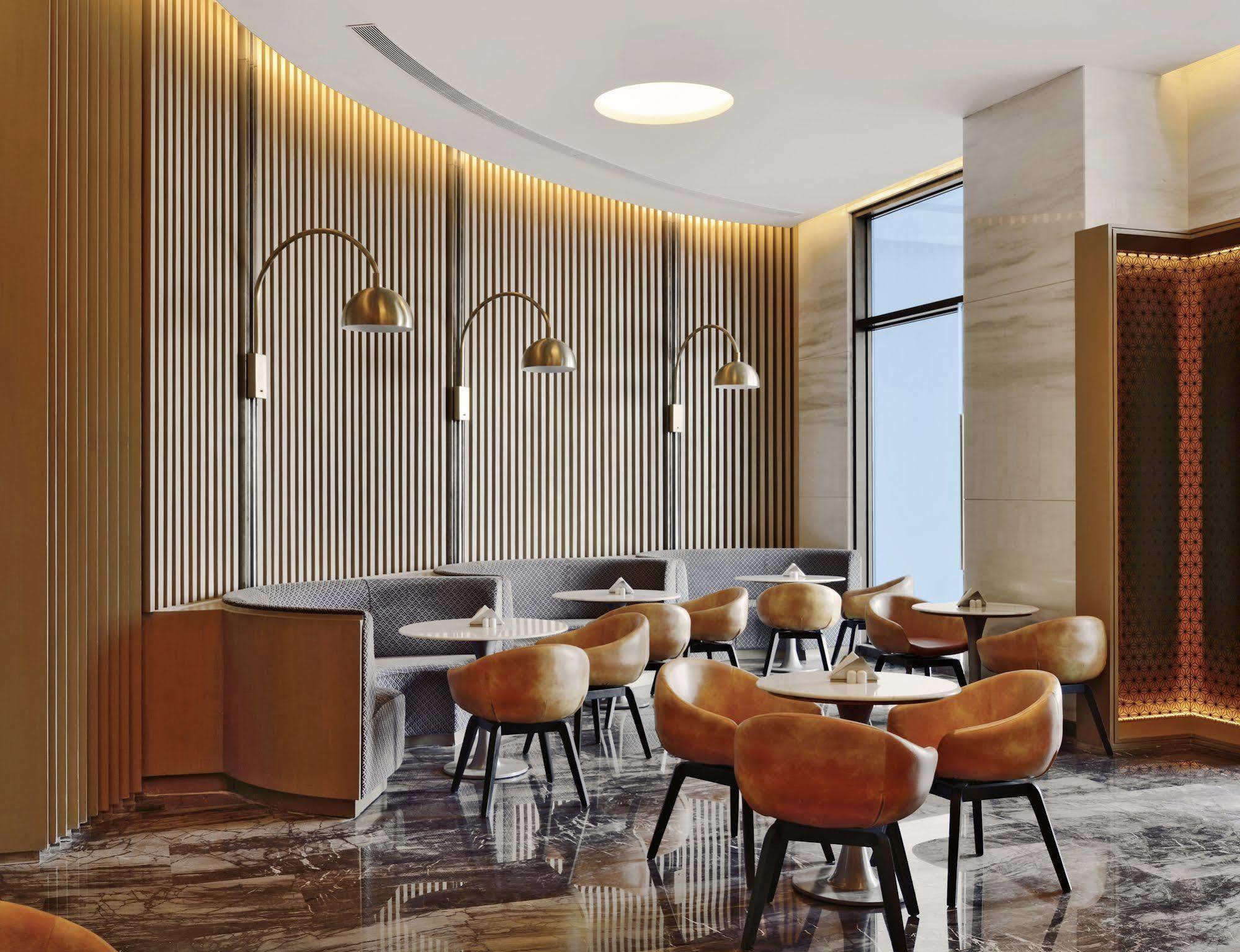 Radisson Blu Coimbatore Dış mekan fotoğraf The Lounge at the airport