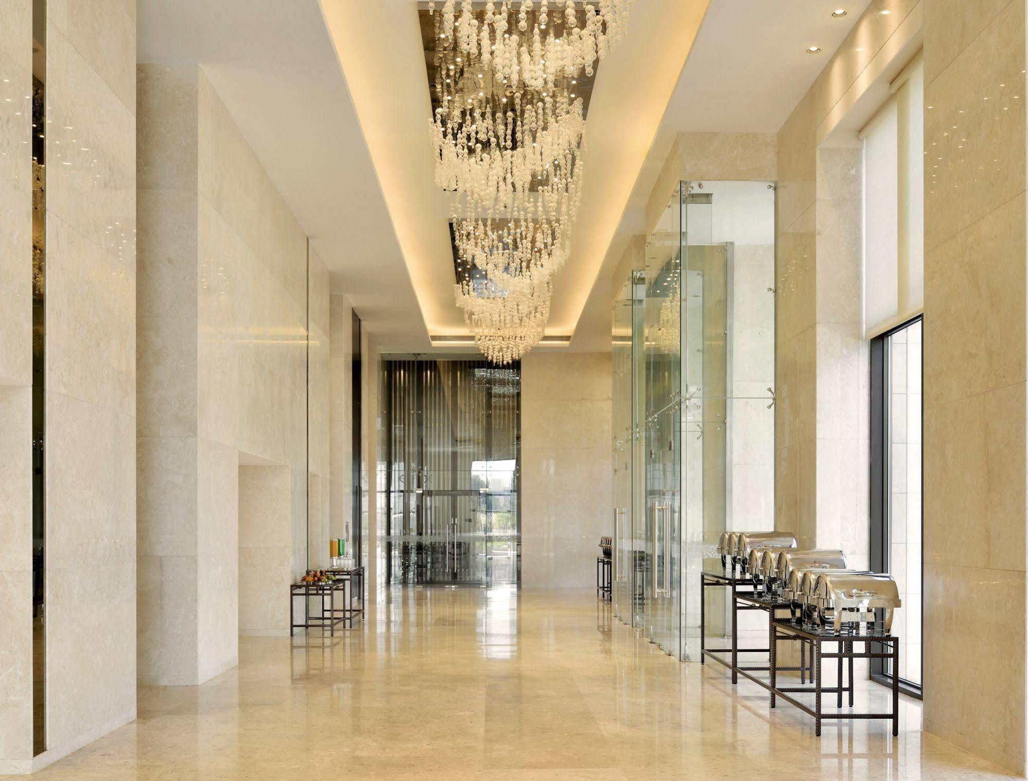 Radisson Blu Coimbatore Dış mekan fotoğraf The lobby of the hotel