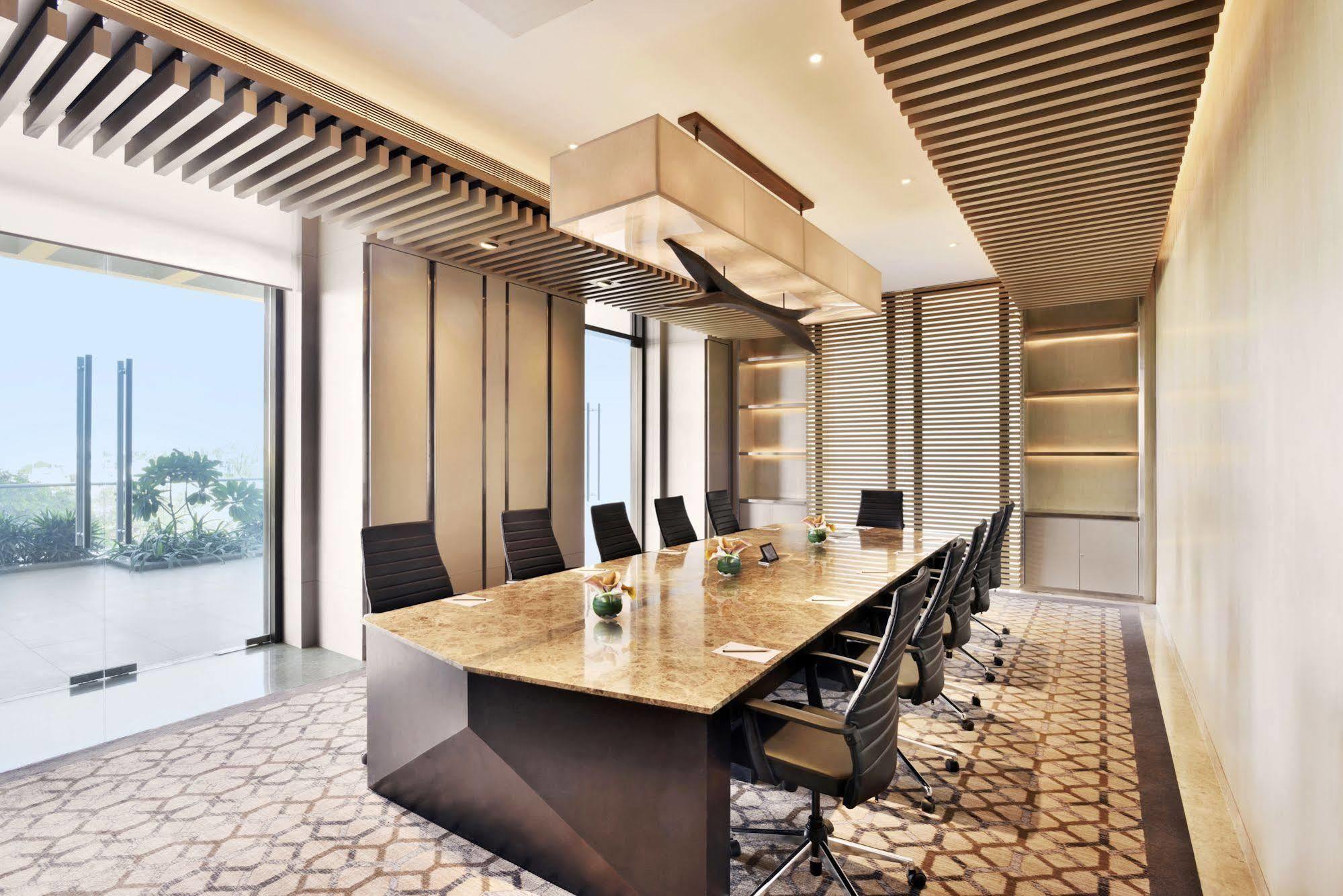 Radisson Blu Coimbatore Dış mekan fotoğraf Boardroom at the hotel