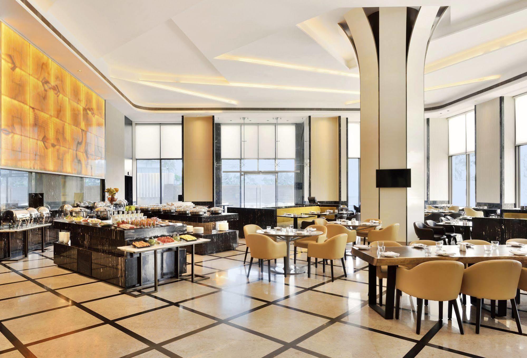 Radisson Blu Coimbatore Dış mekan fotoğraf The restaurant